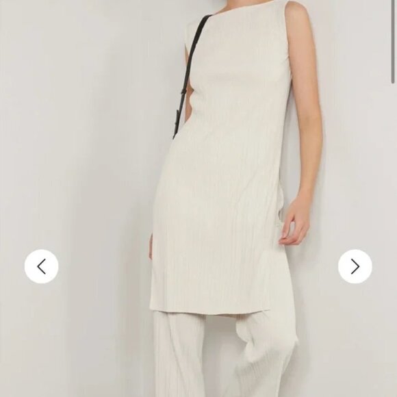 MaxMara Tops - MaxMara Neutral Pleated Tunic Sleeveless Top With Side Slits